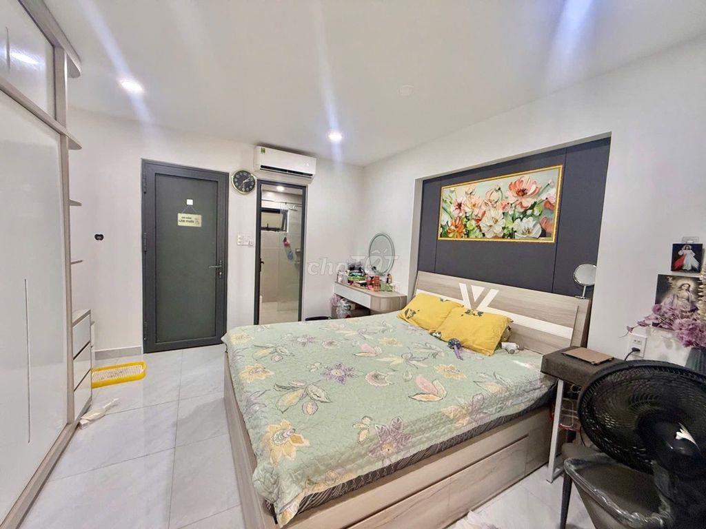 BÁN NHÀ 5 TẦNG , HẺM