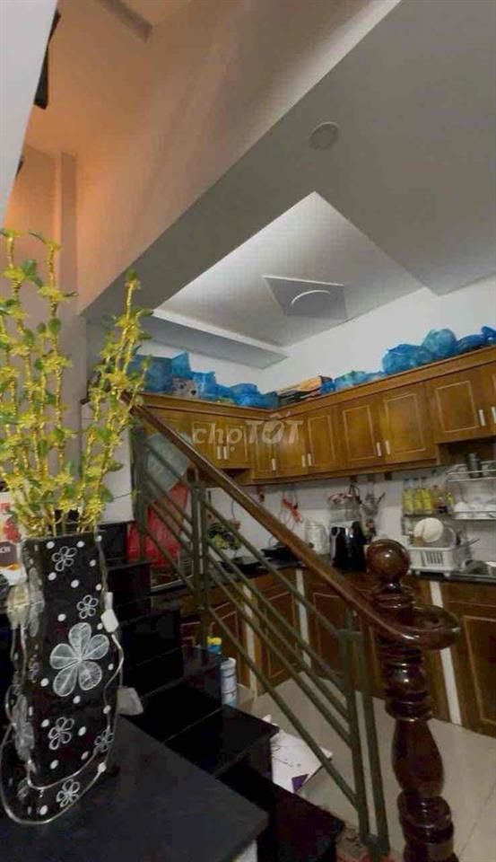 nhà bán 4x9 dt vuông vứt,hẻm xe hơi,sạch đẹp