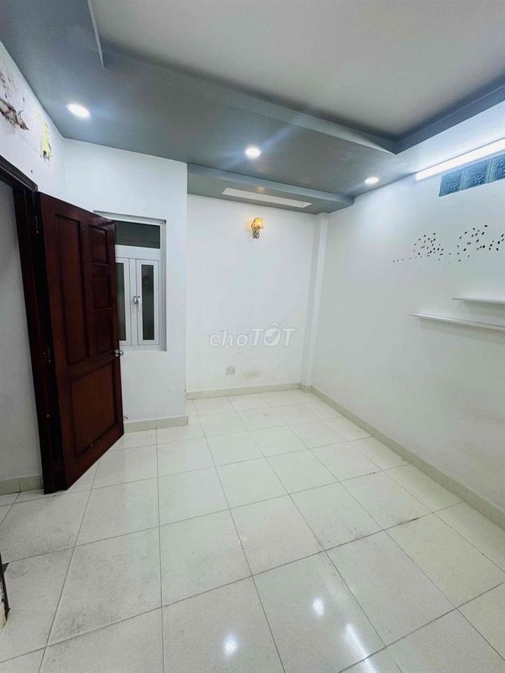 🏦 Nhà mới NC nup hẻm 1/ Sát mặt tiền Quang Trung P12 GV
