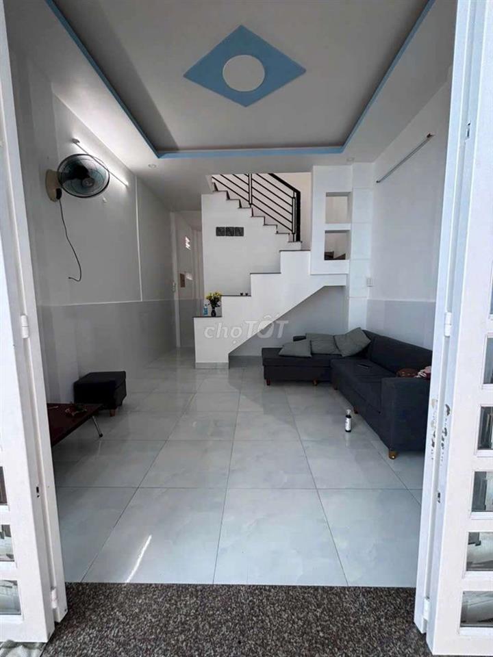 nhà hẻm 564 Phạm Văn Chiêu, có nội thất, 4x12m, 1 lầu, sân xe rộng
