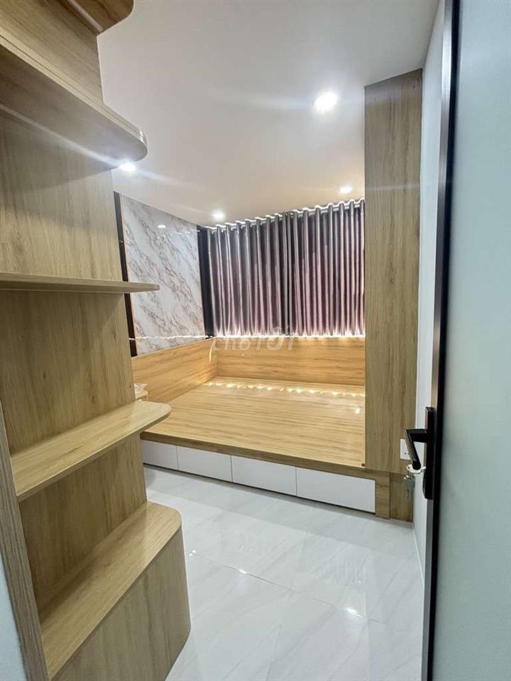mặt tiền gần Lê Đức Thọ - ngay chợ Xóm Mới - Gần 20m2 - 2 tầng 