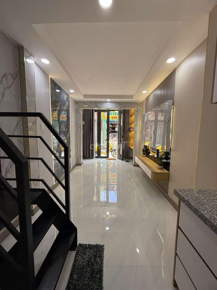 mặt tiền gần Lê Đức Thọ - ngay chợ Xóm Mới - Gần 20m2 - 2 tầng 