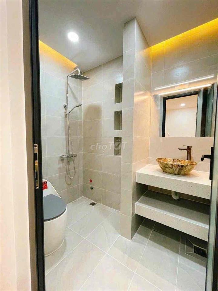 cho thuê nhà đẹp : 4,3x10 gồm trệt , lững , 2 lầu . giá 20tr