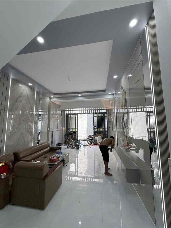 cho thuê nhà 8tr : dt 4x13 ,3p, 2tolet