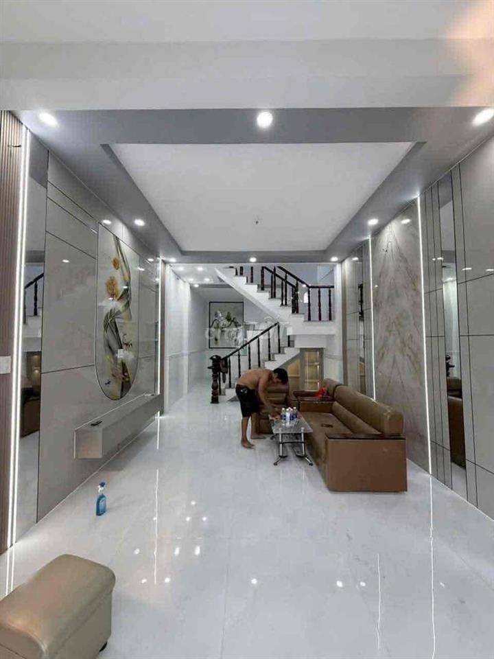 cho thuê nhà 8tr : dt 4x13 ,3p, 2tolet