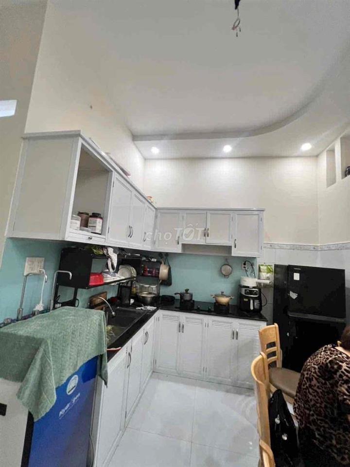cho thuê nhà 8tr : dt 4x13 ,3p, 2tolet