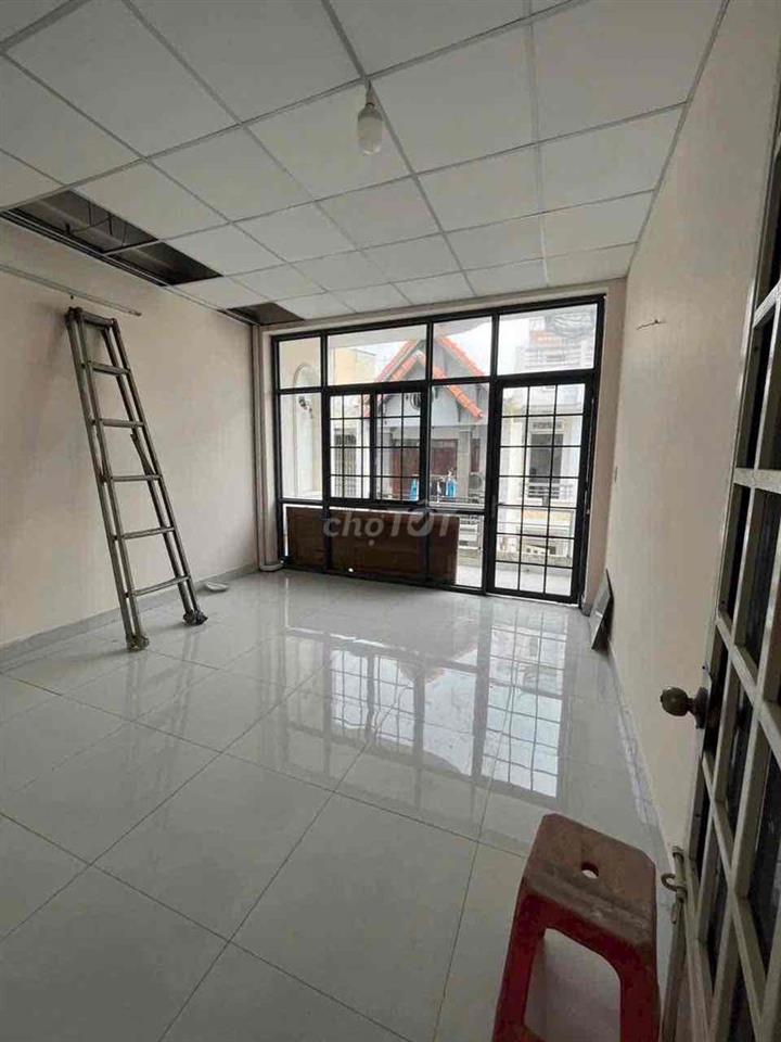 cho thuê nhà 4x15 gồm 2lầu , 4pn, 3tolet , giá 12tr