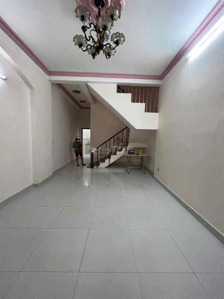 cho thuê nhà 4x15 gồm 2lầu , 4pn, 3tolet , giá 12tr
