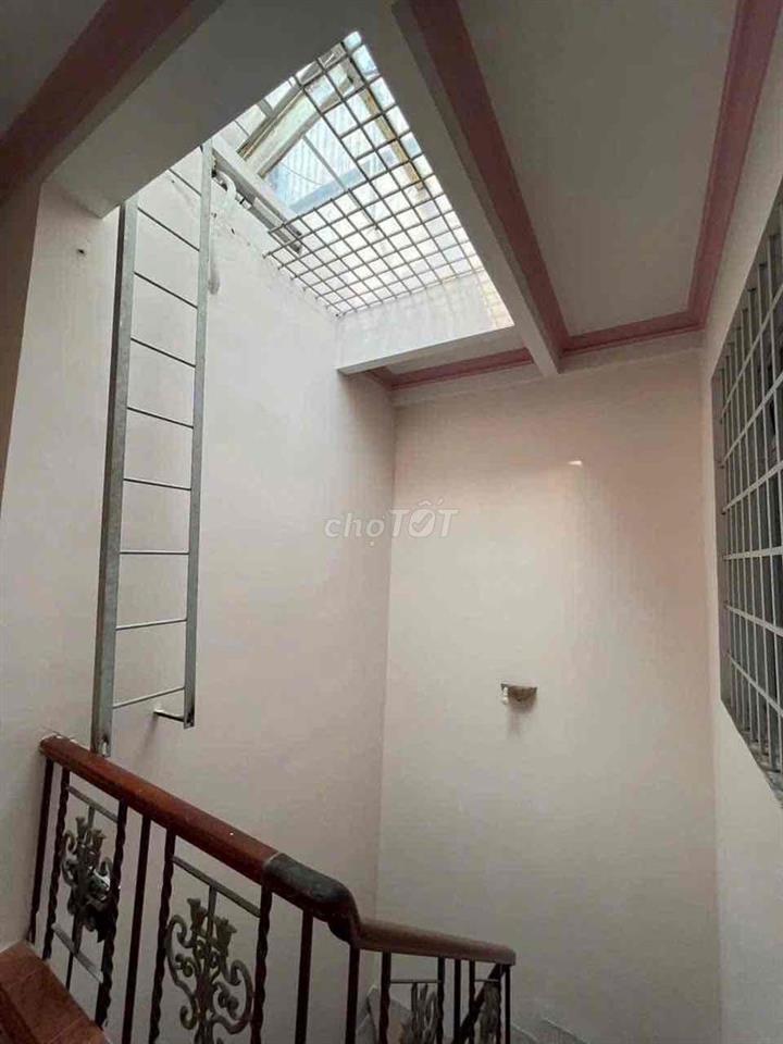 cho thuê nhà 4x15 gồm 2lầu , 4pn, 3tolet , giá 12tr