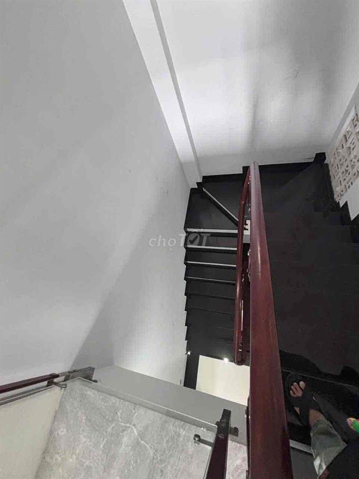 cho thue nhà . dt: 5x10 , 1 lửng , 3 lầu giá 15tr