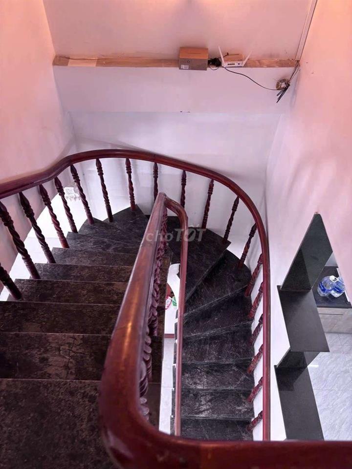 cho thuê nhà xe tải thông gần chợ 