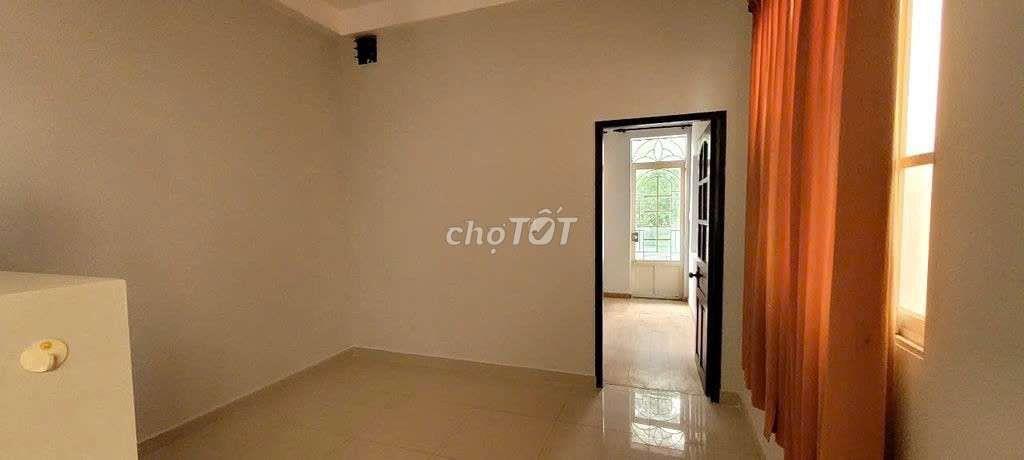 cho thuê nhà rộng rãi xe tải thông 