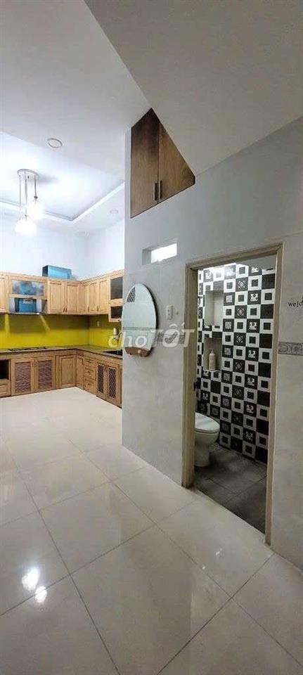 cho thuê nhà rộng rãi xe tải thông 