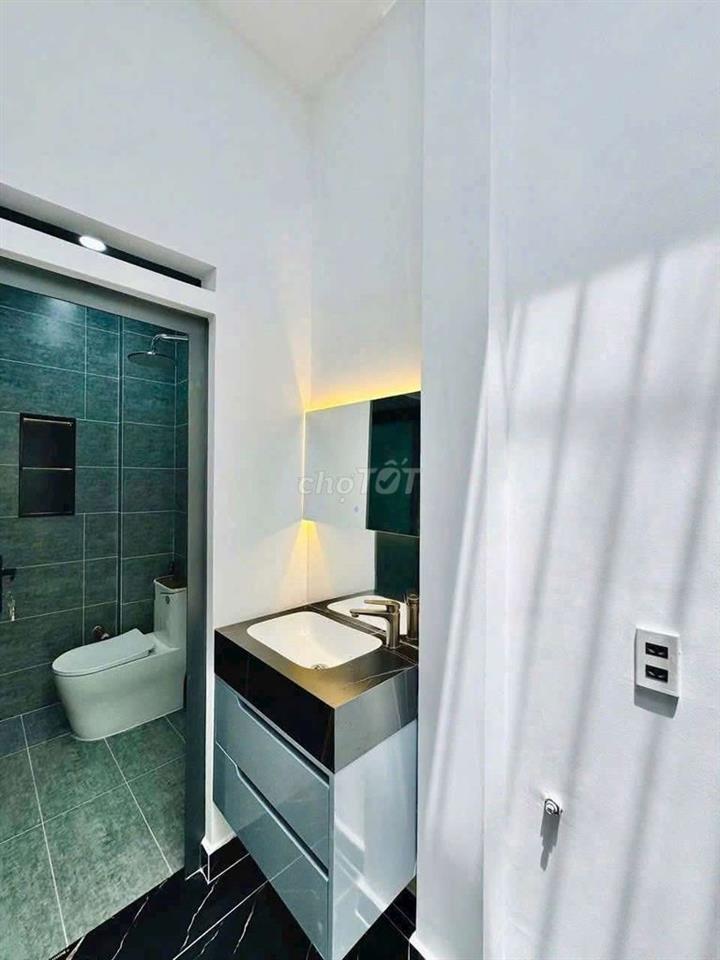 nhà mới sạch sẽ full nội thất cao cấp 