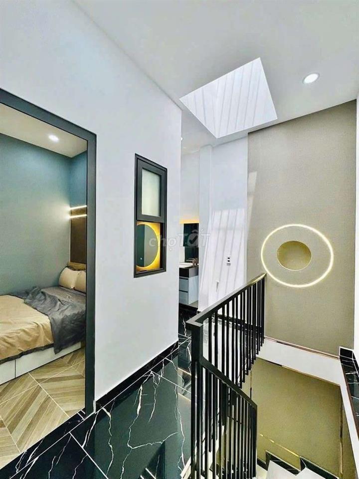 nhà mới sạch sẽ full nội thất cao cấp 