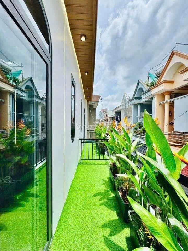 nhà mới sạch sẽ full nội thất cao cấp 