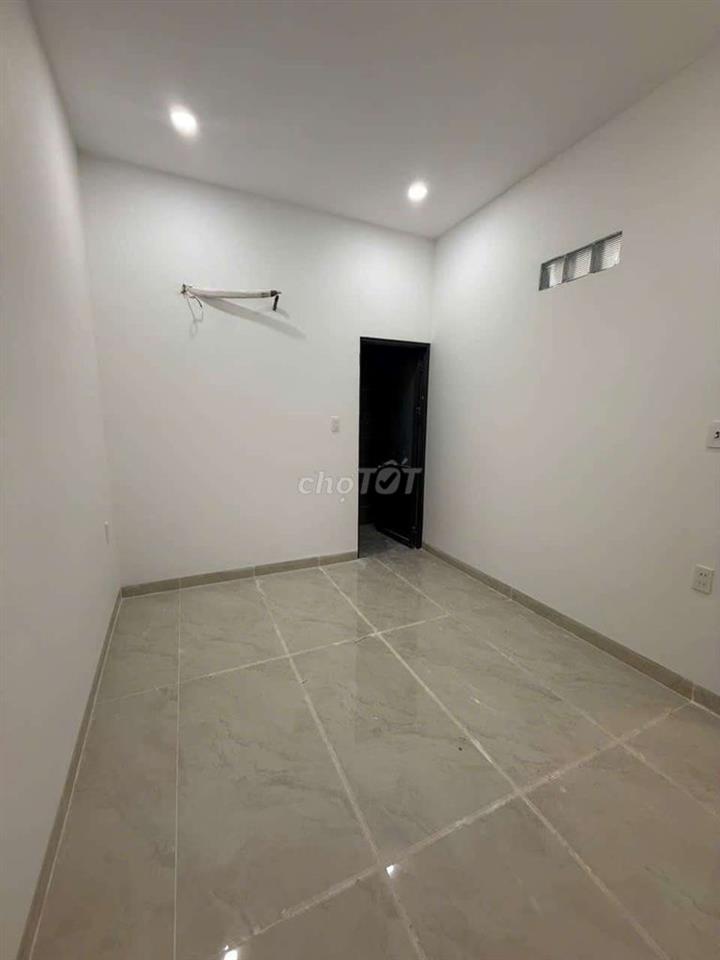 nhà mới xây sạch sẽ 