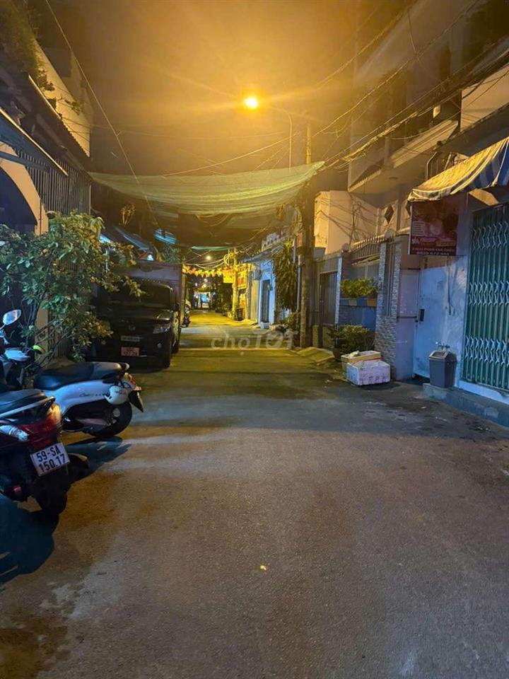 nhà mới xây sạch sẽ 