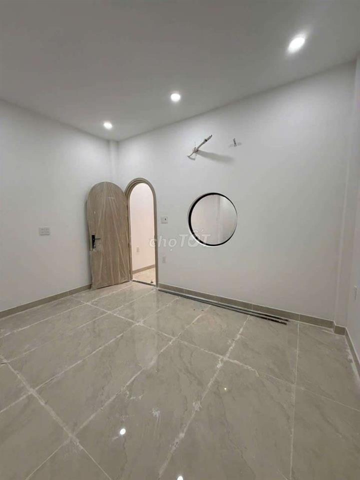 nhà mới xây sạch sẽ 
