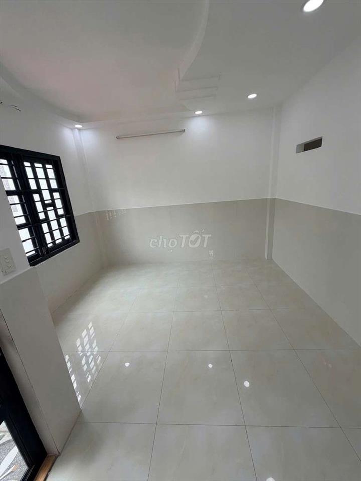 nhà 3 mới sạch sẽ 3 mặt tiền thoáng mát 