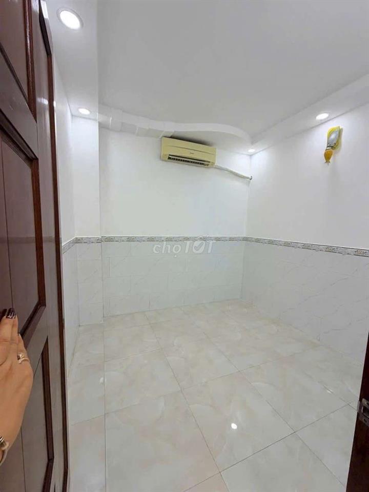 nhà 3 mới sạch sẽ 3 mặt tiền thoáng mát 