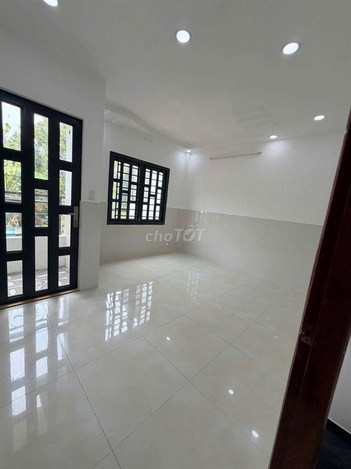 nhà 3 mới sạch sẽ 3 mặt tiền thoáng mát 
