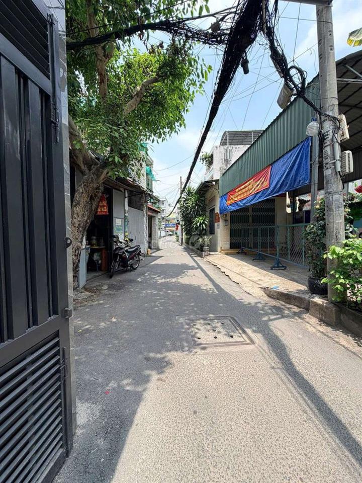nhà 3 mới sạch sẽ 3 mặt tiền thoáng mát 