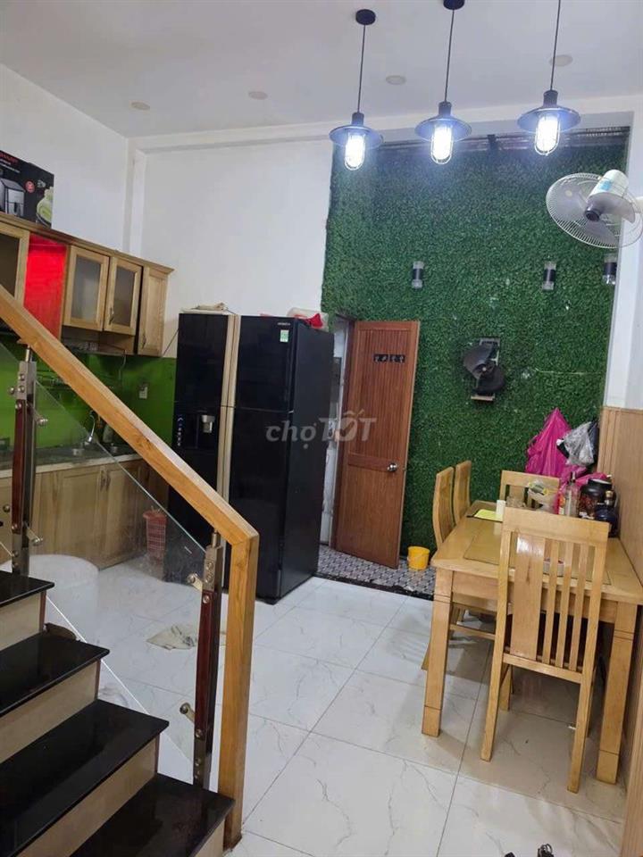 nhà mới sạch sẽ nội thất đầy đủ 