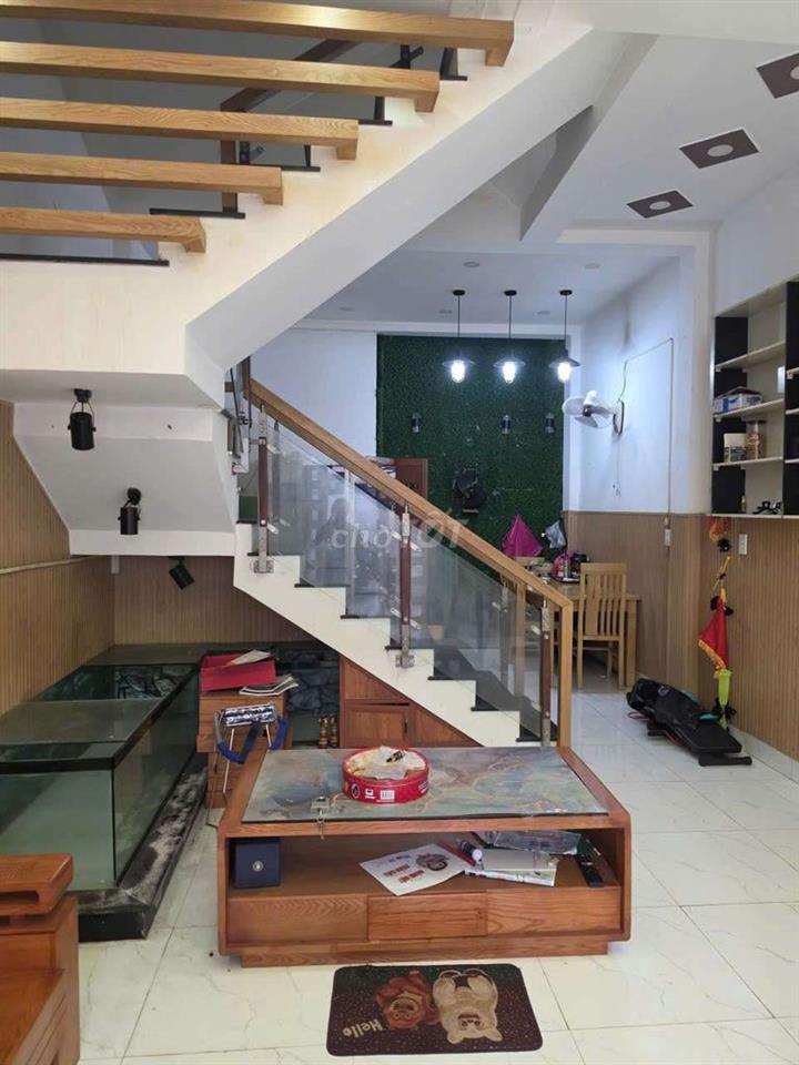 nhà mới sạch sẽ nội thất đầy đủ 