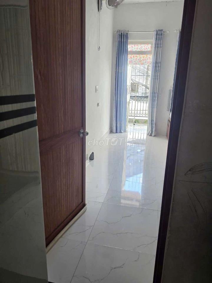 nhà mới sạch sẽ nội thất đầy đủ 
