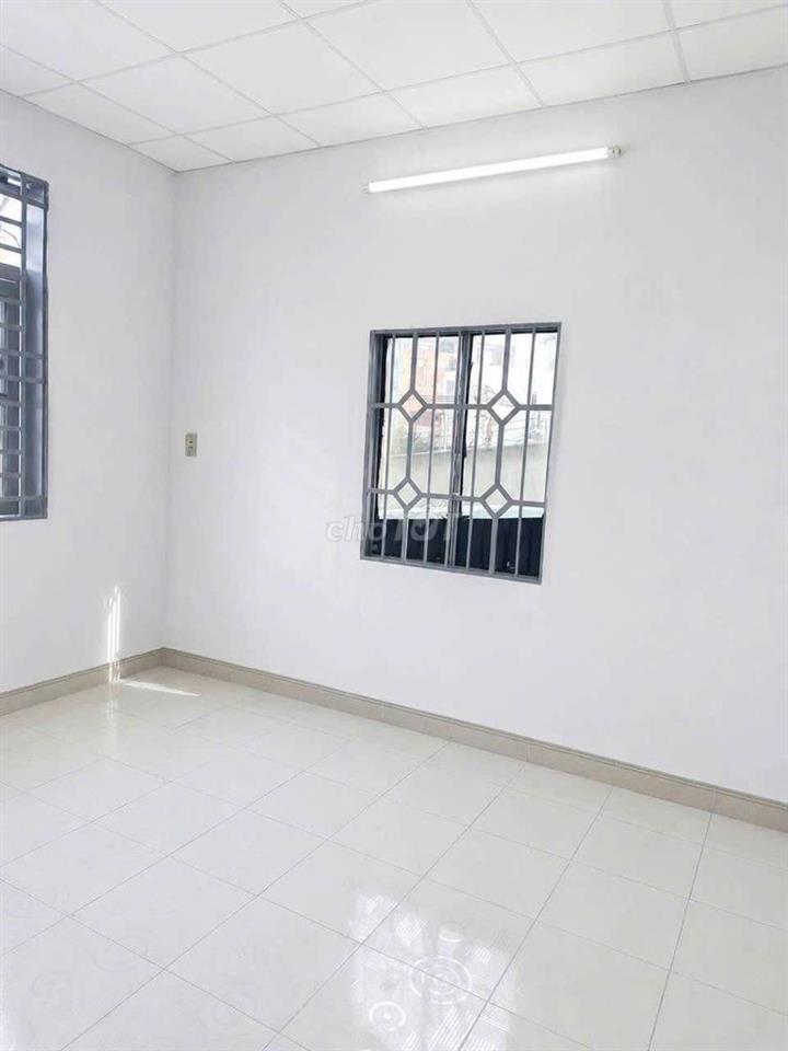 nhà mới xây sạch sẽ 