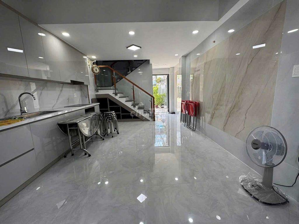 nhà mới xây sạch sẽ 