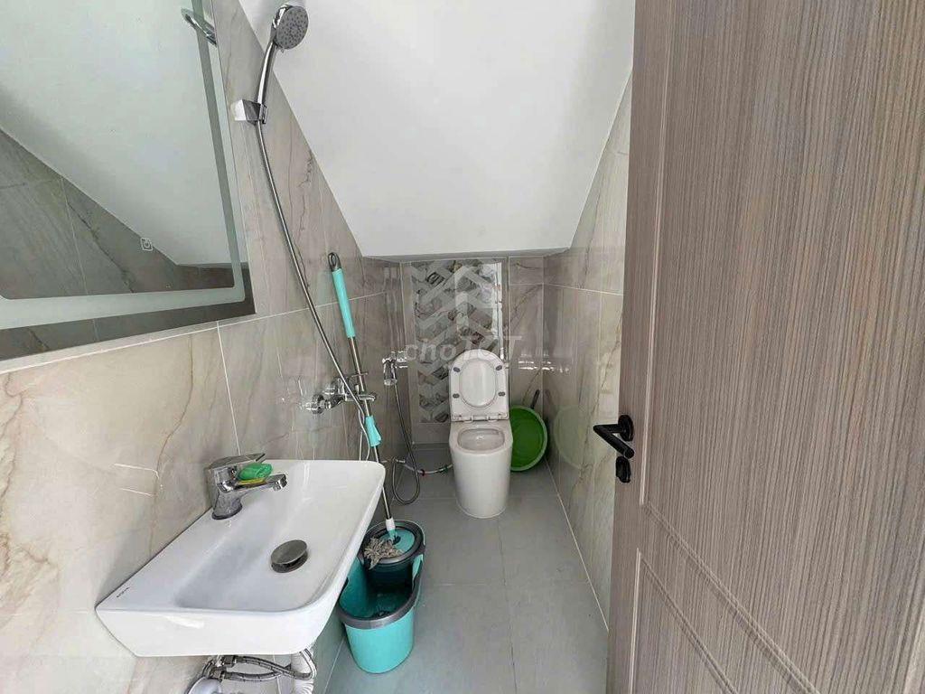 nhà mới xây sạch sẽ 