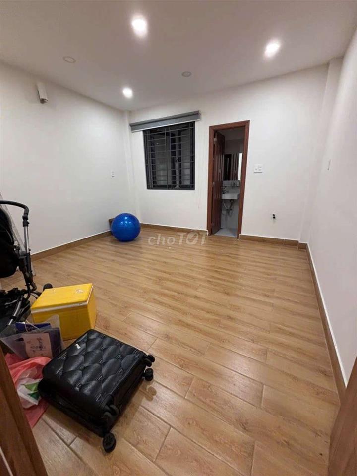 nhà cho thuê mới sạch sẽ 
