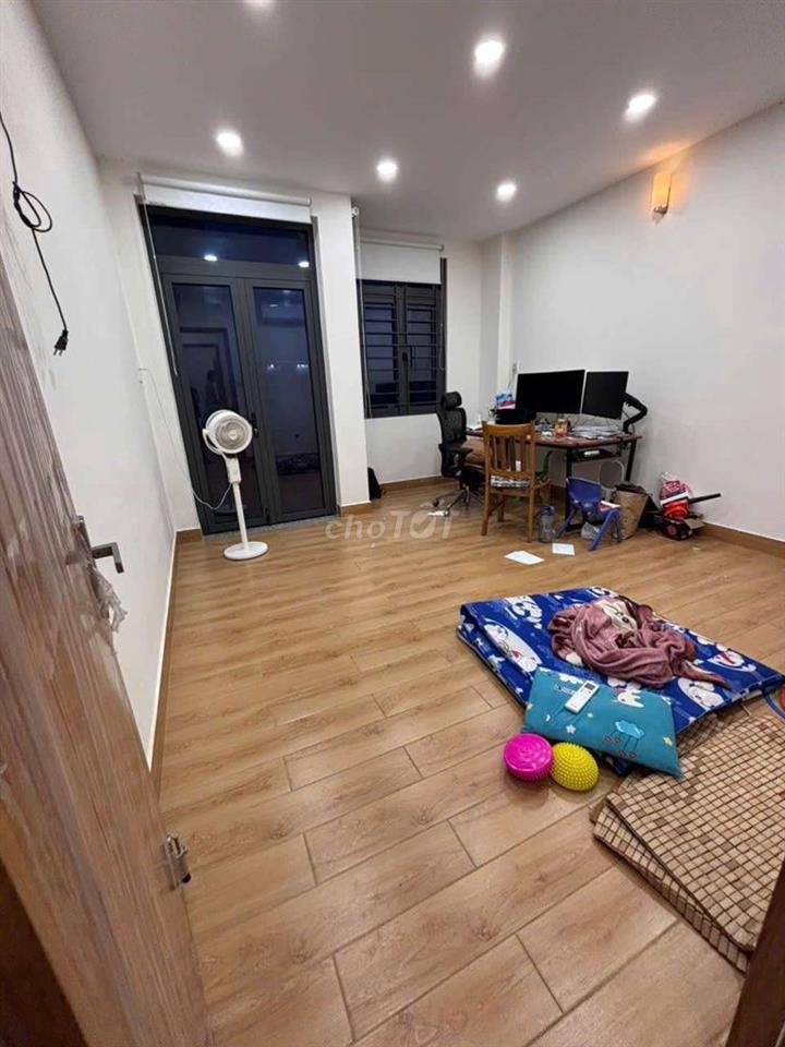 nhà cho thuê mới sạch sẽ 