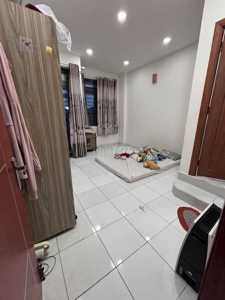 nhà cho thuê mới sạch sẽ 