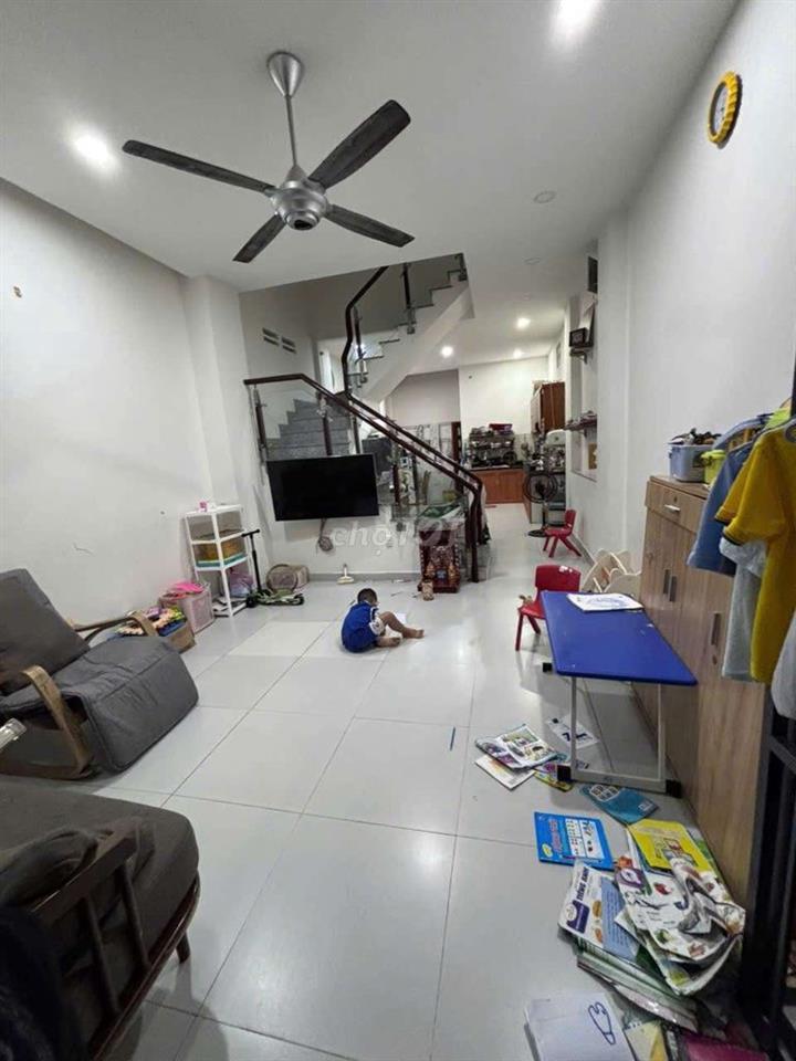 nhà cho thuê mới sạch sẽ 