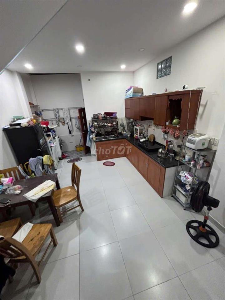 nhà cho thuê mới sạch sẽ 