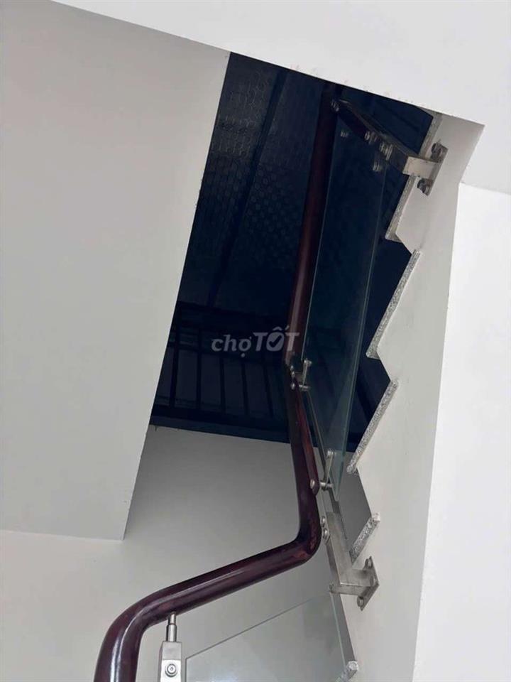 nhà cho thuê mới sạch sẽ 