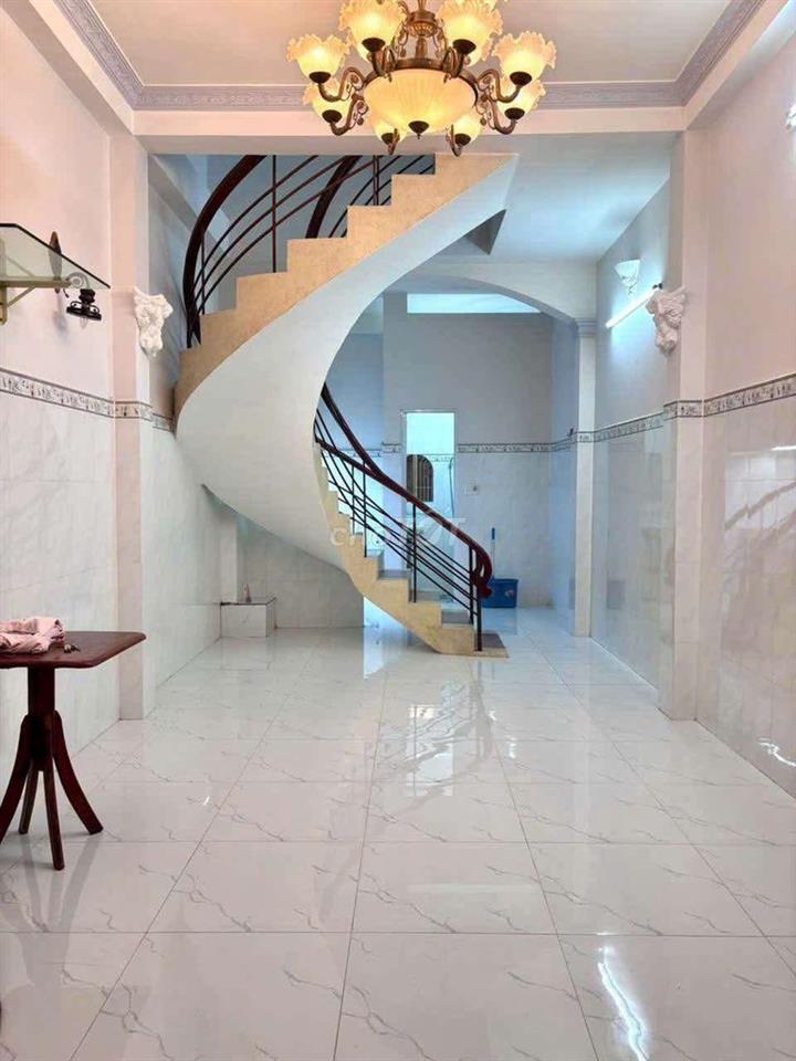 nhà mới sạch sẽ 