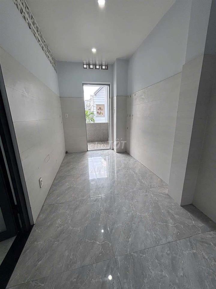 nhà to đùng đường 9m