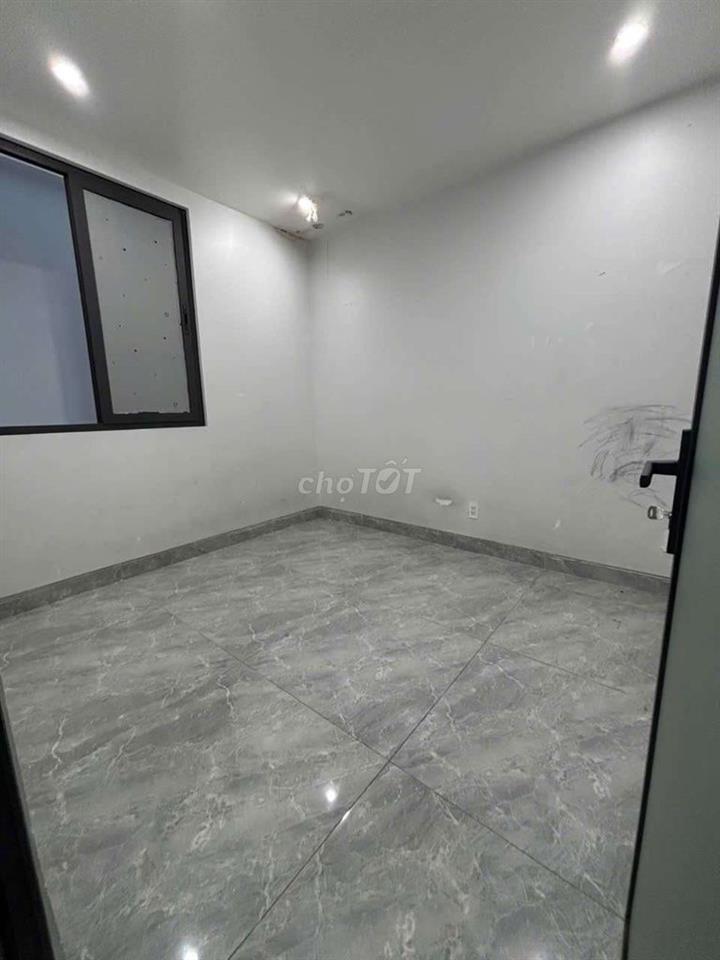 nhà to đùng đường 9m