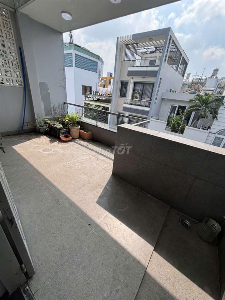 nhà to đùng đường 9m