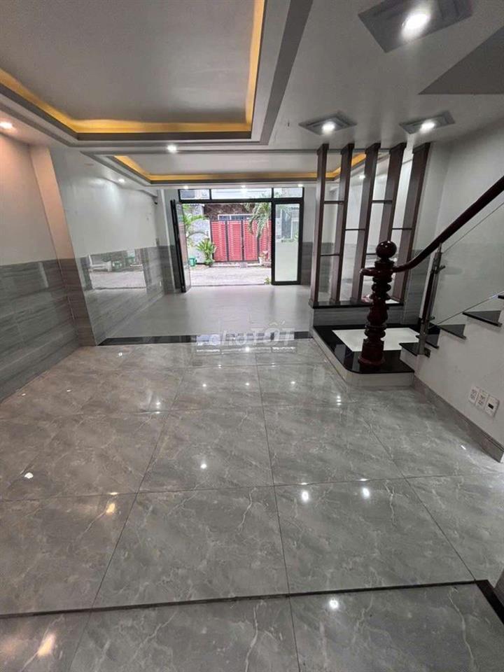 nhà to đùng đường 9m