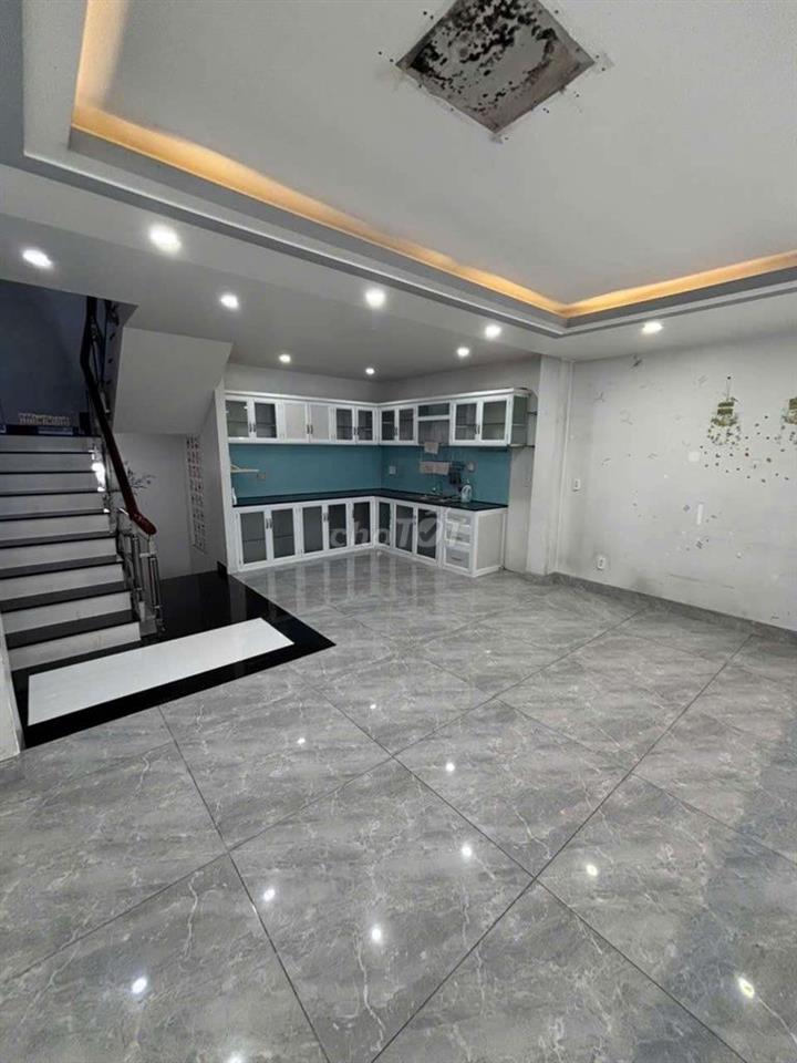 nhà to đùng đường 9m
