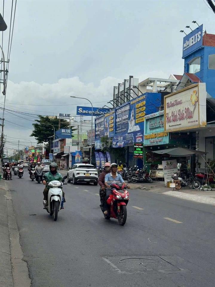 nhà mặt tiền đường kinh doanh tự do