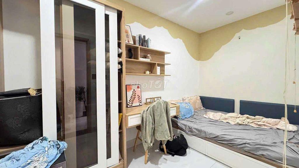 nhà mới sạch sẽ full nội thất 