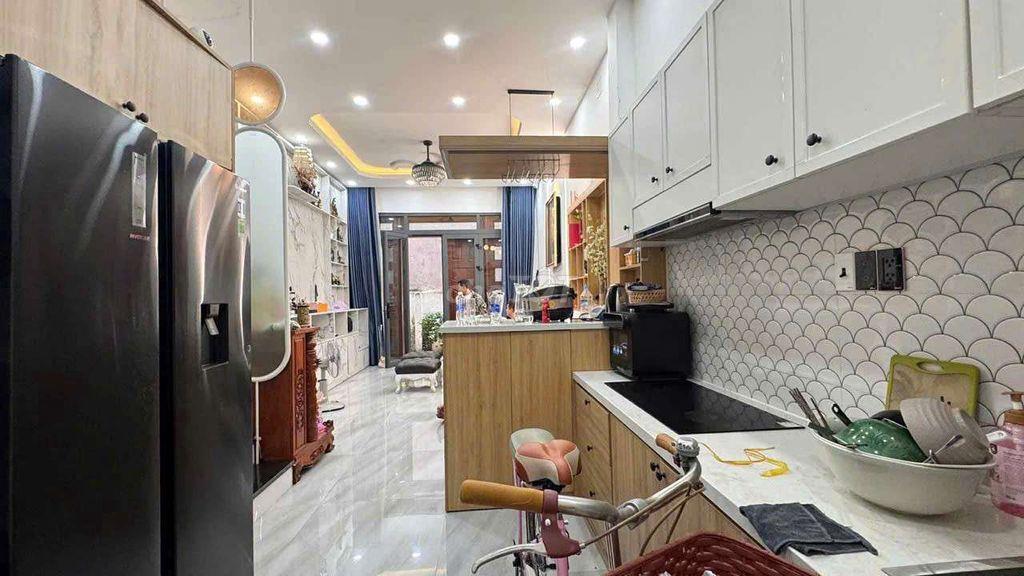 nhà mới sạch sẽ full nội thất 