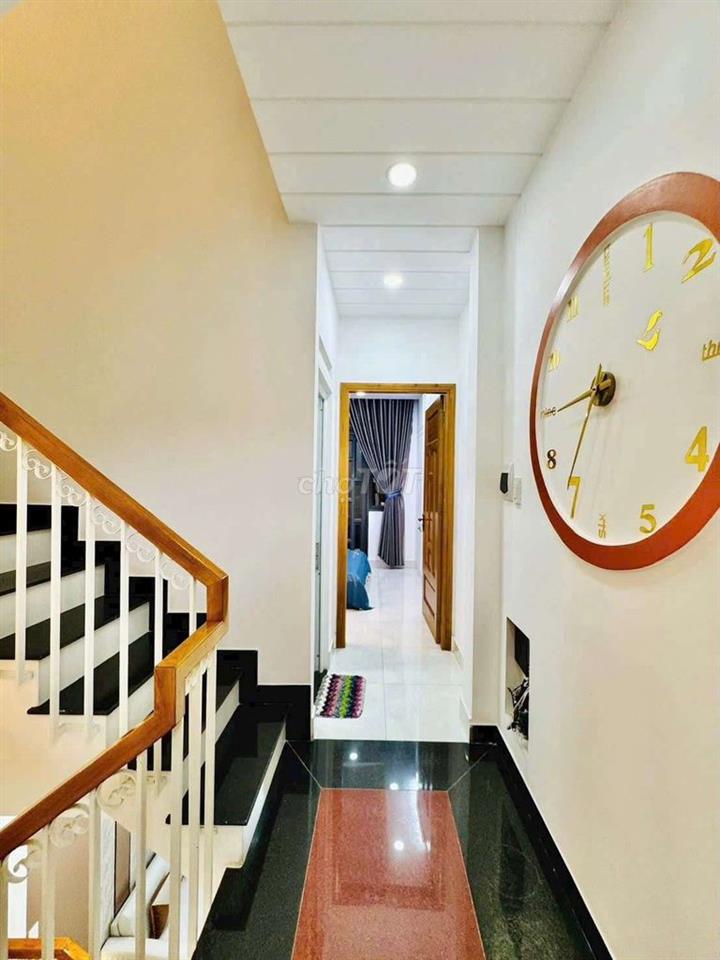 nhà mới sạch sẽ full nội thất 