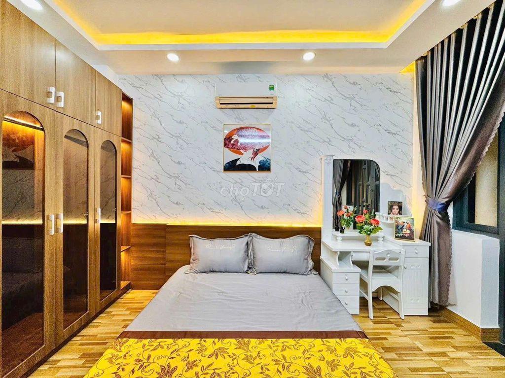nhà mới sạch sẽ full nội thất 